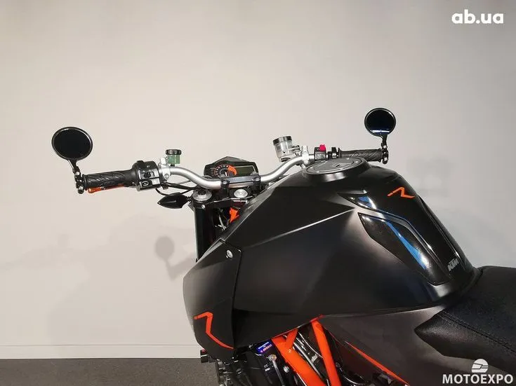 KTM 990 Image 2